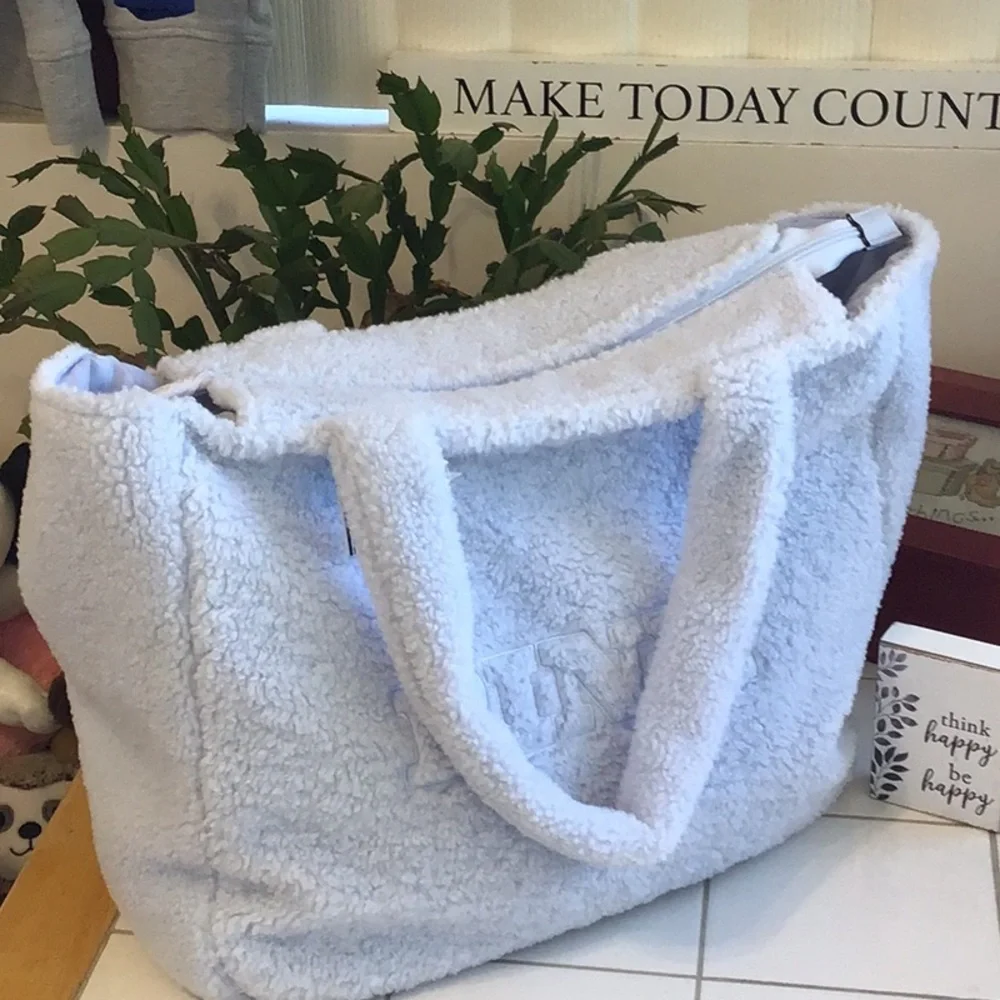 ‘PINK’ Baby Blue Sherpa Tote NWT - Picture 3 of 9